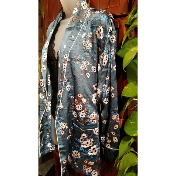 ‼LAST ONE‼🆕️NWT Sam Edelman Brand Floral Robe - Picture 3 of 8